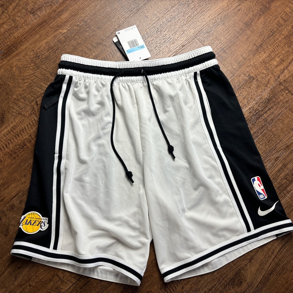 LOS ANGELES LAKERS NBA NIKE DRI-FIT SHORTS - Size Medium